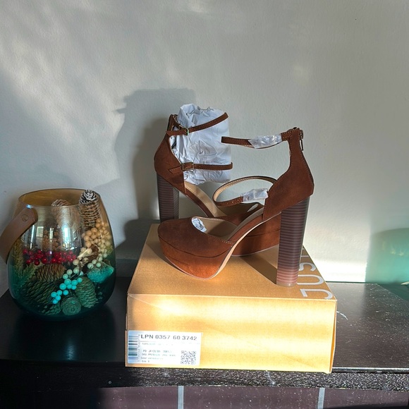 Women high heels NIB 4” - Picture 2 of 5